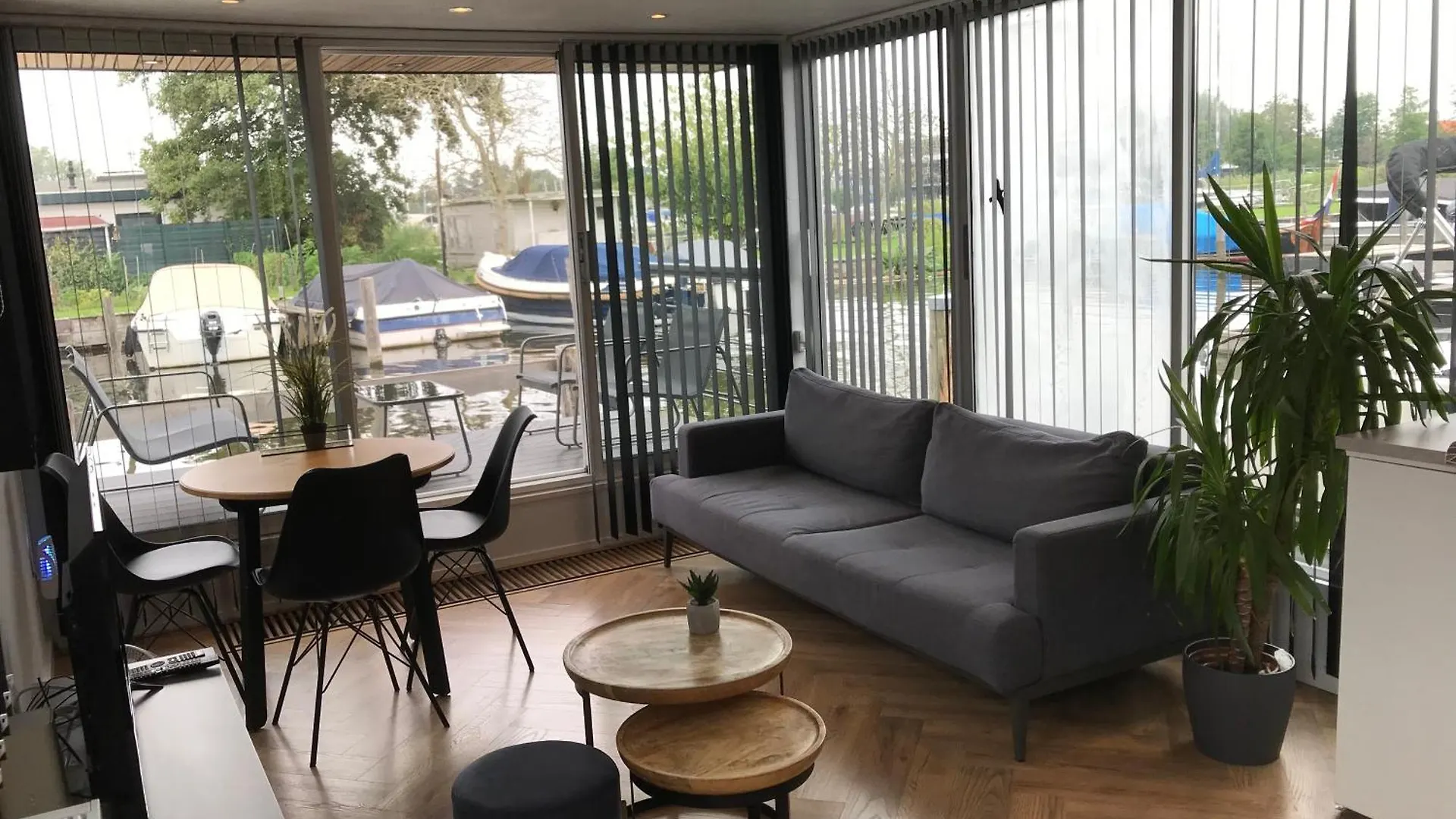 Quiet Waterloft Near Amsterdam And Schiphol Ws11 contacts